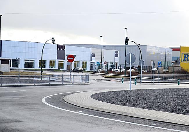 Nuevo acceso al Polígono de Trobajo del Camino.