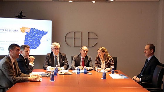 La patronal de León, con Galicia y Asturias, inicia su propia propuesta del Corredor Atlántico
