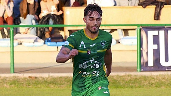 Paso de gigante de un Atlético Astorga que sufrió tras quedarse con uno menos