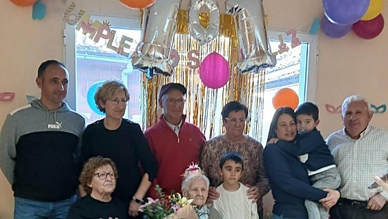 Villoria de Órbigo celebra los 101 años de la residente María Rosa
