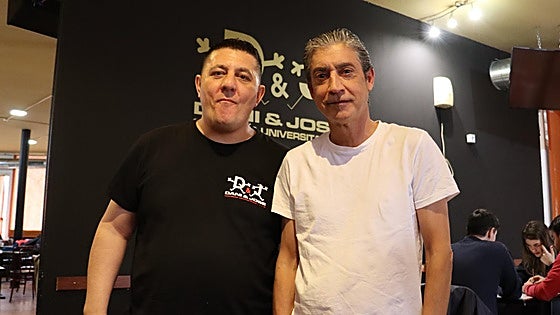 Dani & José, alma de la cafetería del campus donde ahora van los hijos de sus primeros clientes