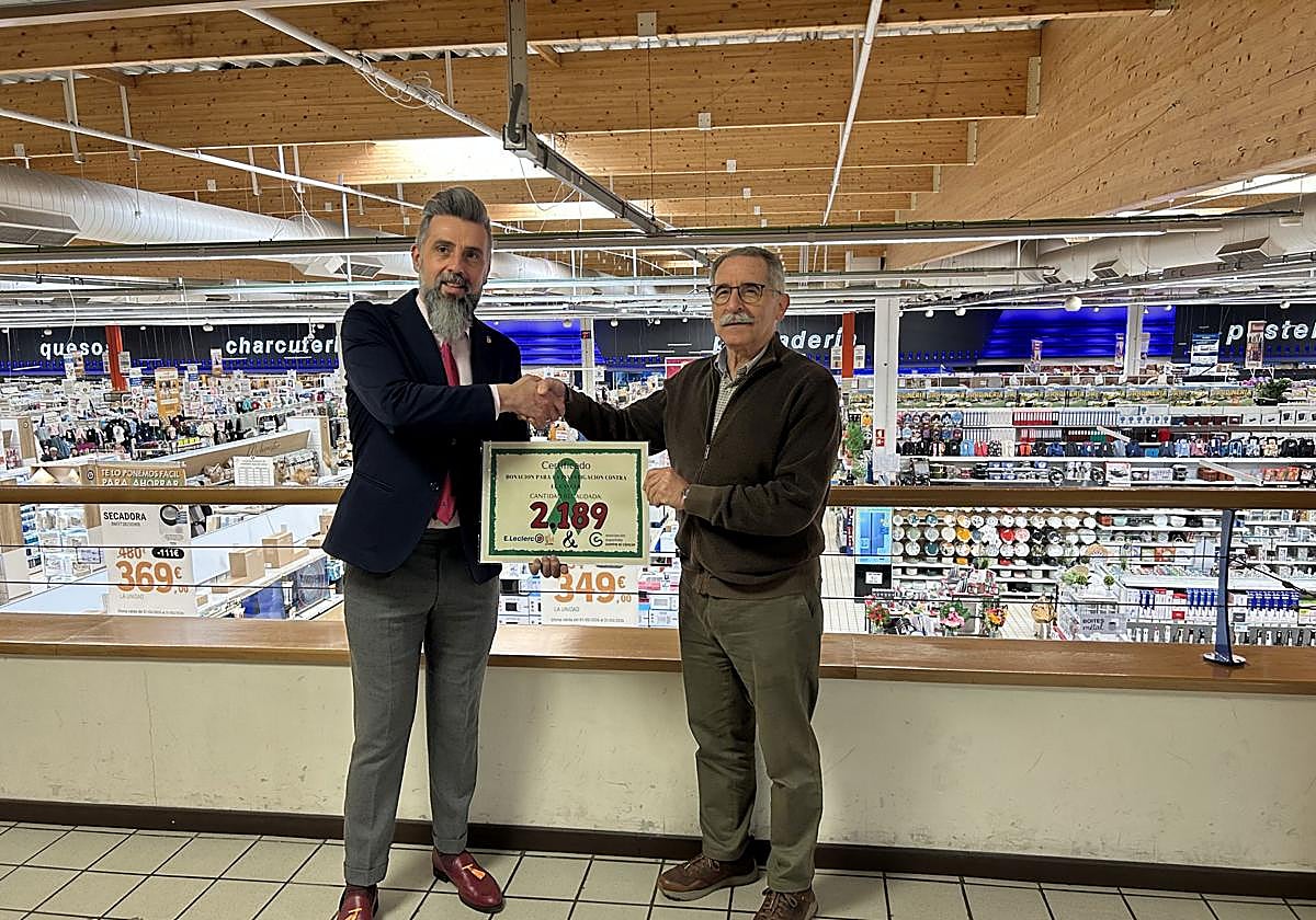 E-leclerc León, İspanyol Kanserle Mücadele Derneği için 2.189 Euro'dan fazla bağış topladı