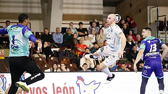 El ademarista Adrián Fernández pone fin a su carrera de balonmano profesional