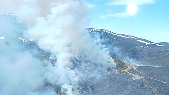 Logran estabilizar el fuego de Lomba del que se declaró nivel 1 por difícil acceso