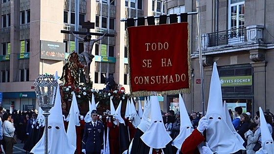 Un Encuentro y Siete Palabras que visten a León de luto en el Entierro de Jesús