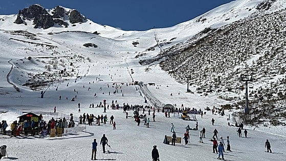 San Isidro cierra un año de récord captando portugueses y gallegos y Leitariegos espera más pistas innivadas