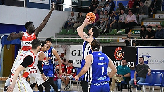 La Virgen se lleva el derbi ante el Atlético Bembibre y Clínica Ponferrada pone la épica