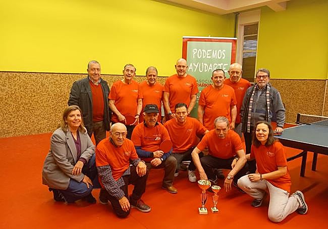 Nuria Santos, junto al resto de jugadores de Parkinson León.
