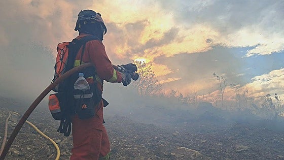 Más de 370 militares de la UME de León viajan a Asturias para formarse contra incendios