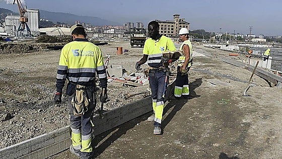 Castilla y León tiene cada vez más empleados extranjeros y menos nacionales