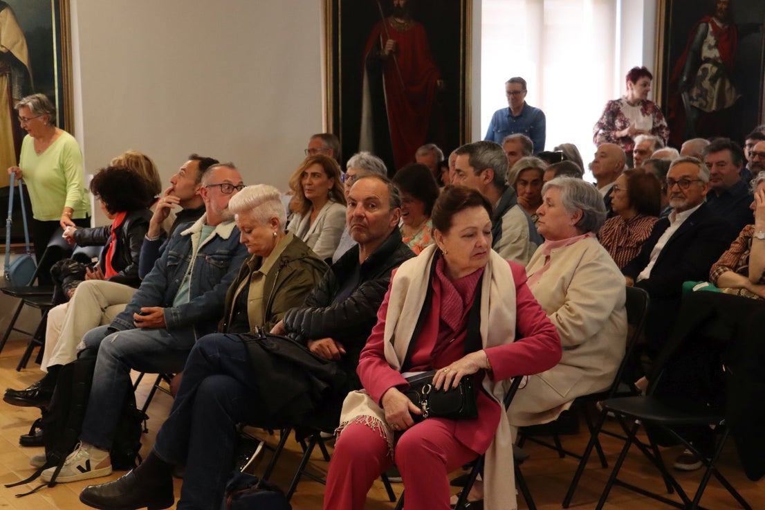 Las imágenes del pleno de la RAE en León