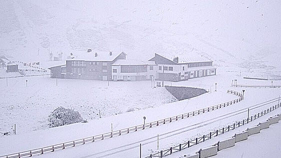 La nieve sorprende en cotas bajas a la provincia de León en pleno mayo