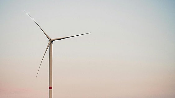Cinco proyectos eólicos e hidroeléctricos en pueblos de León reciben ayudas del Miteco