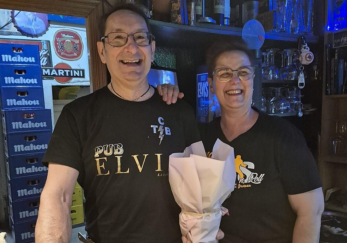 Javi y Chus, los responsables del bar Elvis de La Bañeza.