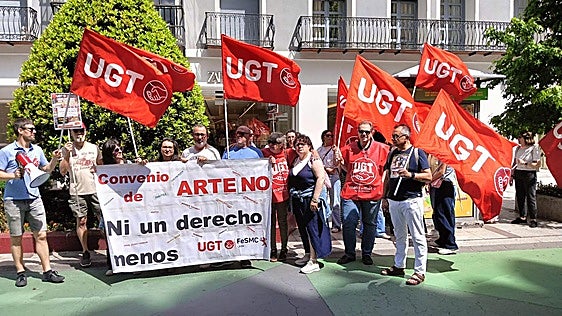 Trabajadores de Primark, Inditex o Cortefiel se manifiestan en León contra el nuevo convenio ARTE