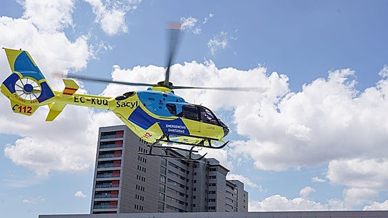 El helicóptero de Sacyl se desplaza a un accidente en Villamoratiel de las Matas