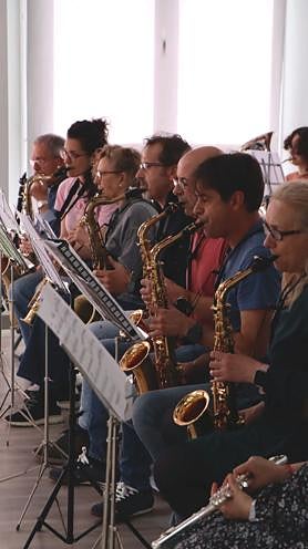 Imagen secundaria 2 - Ensayo de la Big Band en Valverde de la Virgen.