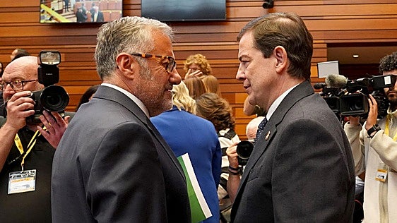 PP y Vox «ultiman» un acuerdo en Castilla y León que ven «cerca», pero que «no está cerrado»
