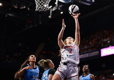 La leonesa que sigue derribando puertas en el baloncesto mundial: «Para mí es un premio»