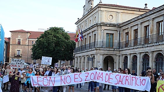 Las imágenes de la manifestación por la planta de biomasa en León