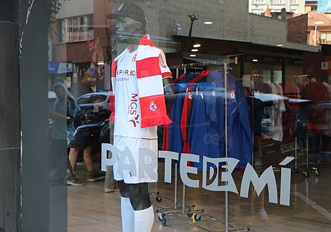 Pop-up de la Cultural en Villa Benavente para atender a los abonados, aunque también tiene tienda oficial.