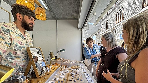 La Feria de la Artesanía regresa a las fiestas de San Juan con 31 talleres para todos los públicos