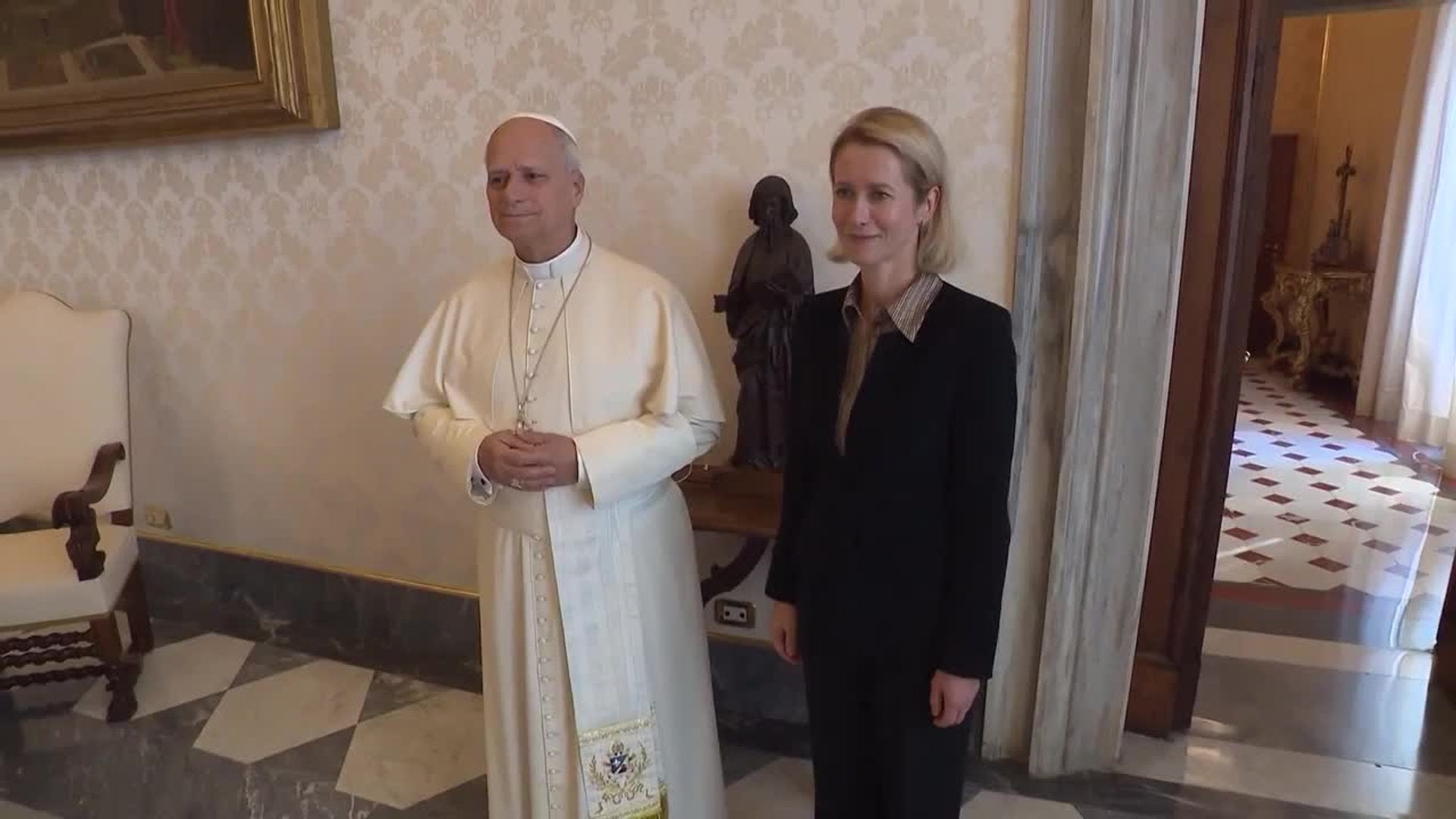 El Papa León XIV evoluciona "según lo esperado" y ya camina por la habitación