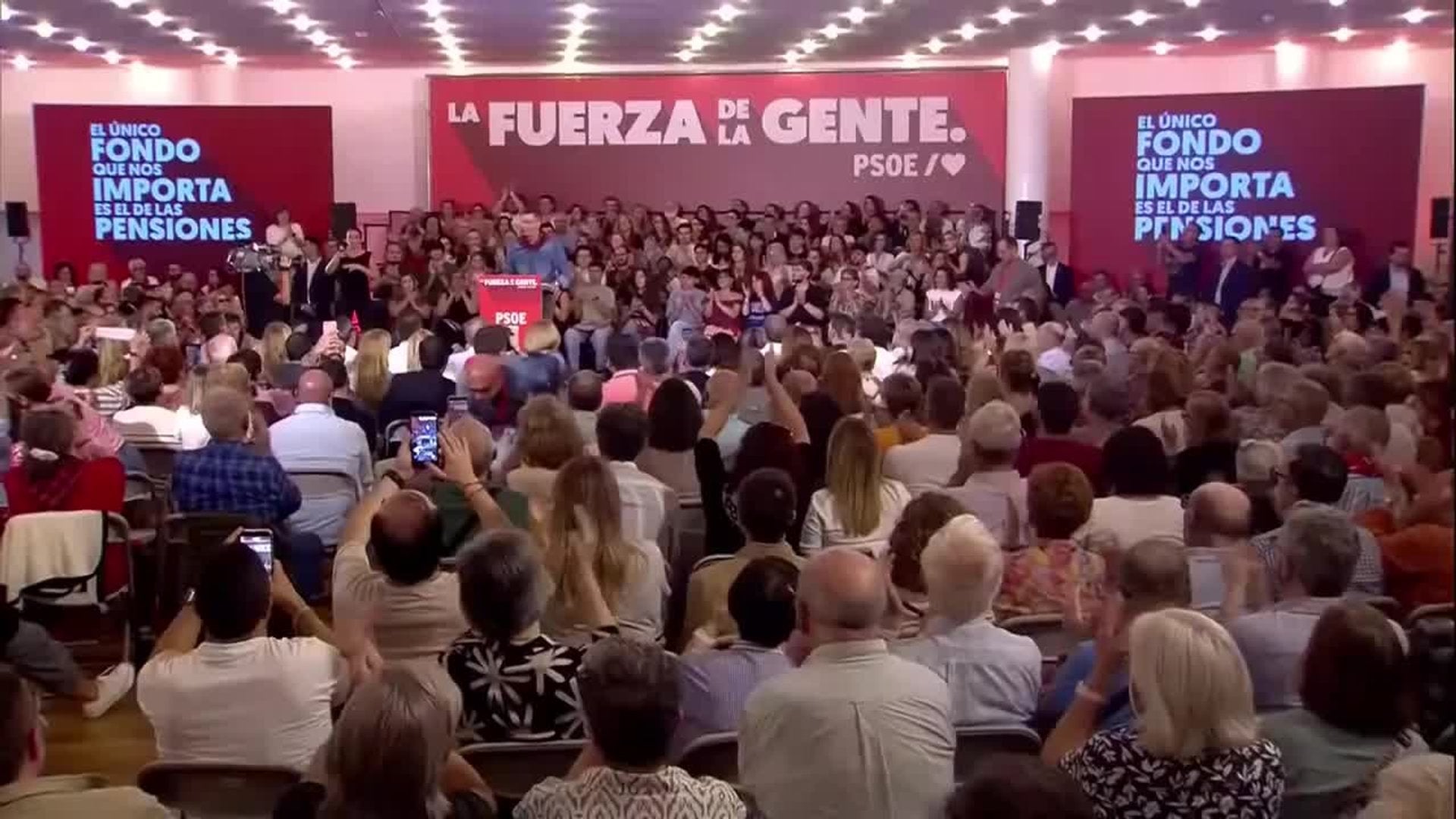 Sánchez promete en Zaragoza "cuatro años más de revalorización de pensiones conforme al IPC"
