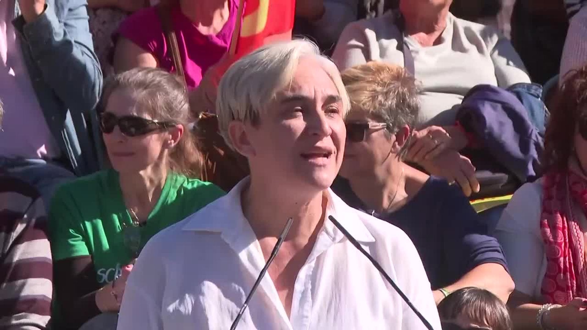 Usan Colau llama a