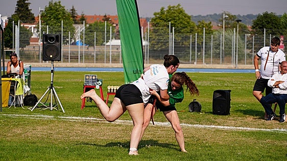 El I Torneo Interuniversitario de Luchas Tradicionales cierra con una simulación del Montaña-Ribera