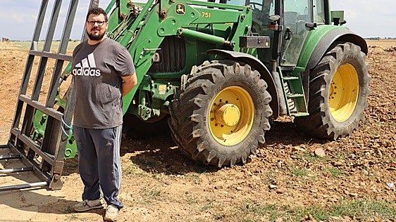 El agricultor de Villamuñío que embistió el coche de un cobrador de deudas: «Mucha presión, mucho insulto y al final estallas»