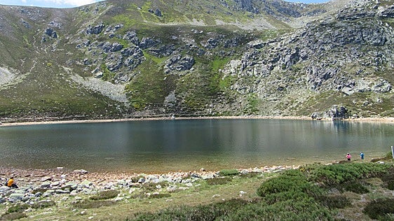 La trágica muerte en el Lago Ausente que creó la Fuente de los Cinco Manantiales
