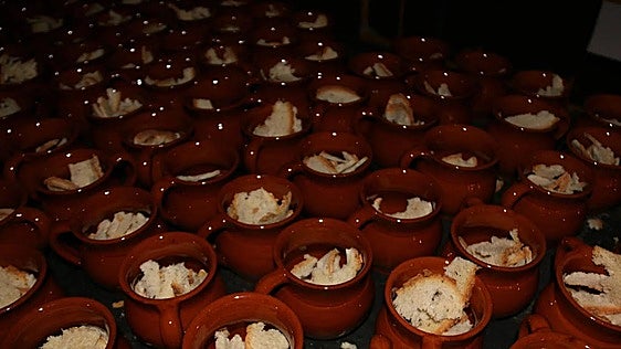 Las sopas de ajo triunfan en León con cerca de medio millar de asistentes
