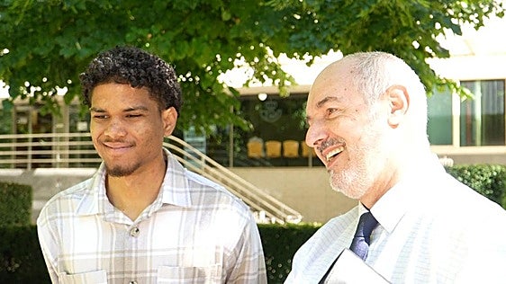 Deivi, testigo de Jehová: «No siento rechazo de la sociedad; estudiar la Biblia me aporta muchísimo»