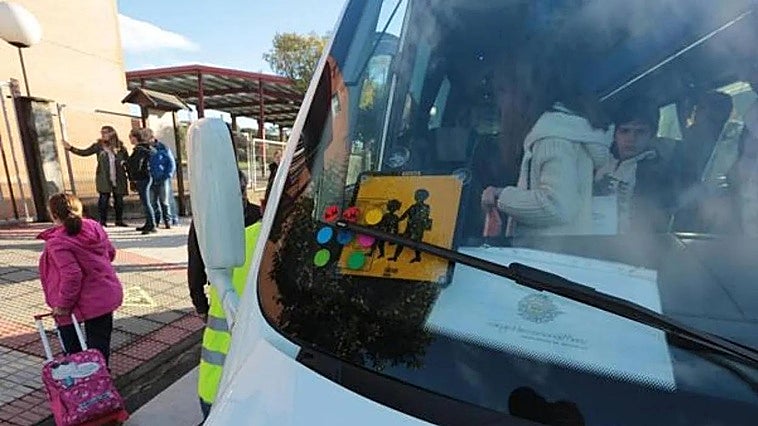 El PP denuncia que la Diputación no logra adjudicar el transporte para el deporte escolar