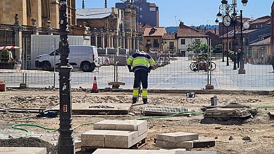 La construcción leonesa combate al calor extremo con madrugones y pausas de hidratación