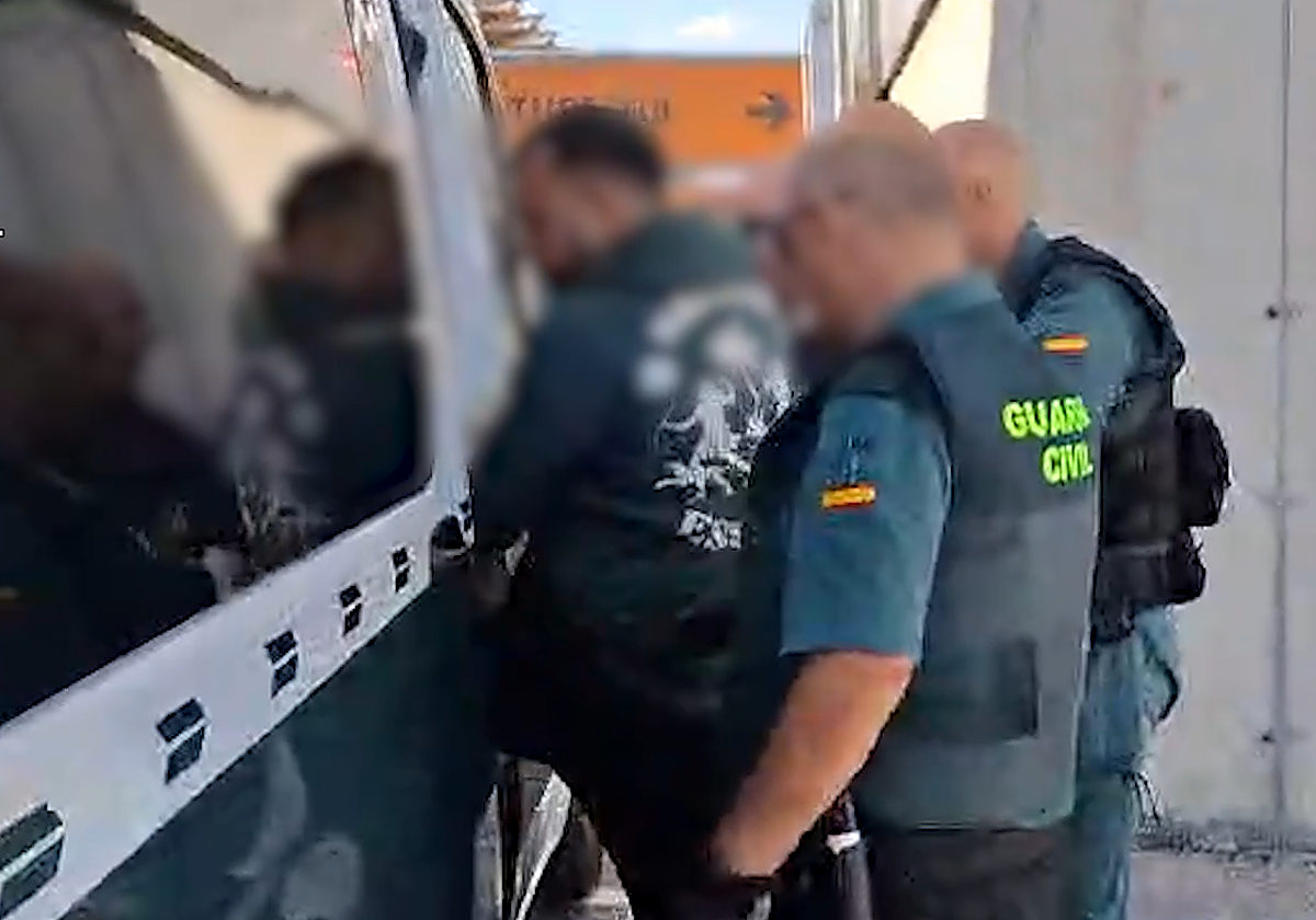 Detención de uno de sus miembros.