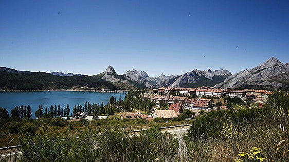 El auge poblacional en los pueblos de León durante el verano: «Pasan las fiestas y esto queda barrido»