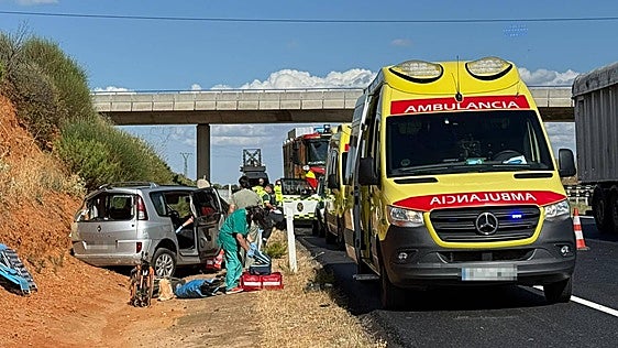 Aparatoso accidente múltiple con varios atrapados en la A-6 sentido Galicia a la altura de La Bañeza
