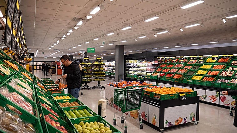 Qué supermercados y centros comerciales abren el puente de agosto en León