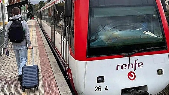 Diez horas sin cercanías en León por el atropello de un tren de Feve a un animal