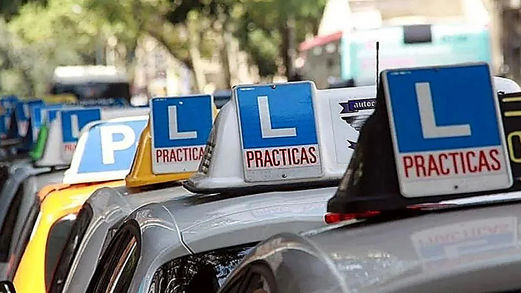Las ayudas de 900 euros a jóvenes conductores, un reto ante la falta de examinadores