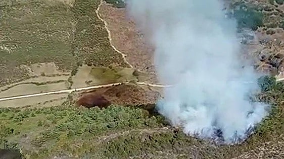 Los rayos desatan dos incendios en la provincia de León, uno de ellos ya controlado