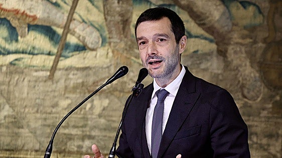 Una visita ministerial sin anuncios, pasando de soslayo por los problemas de León y con Ceuta de protagonista
