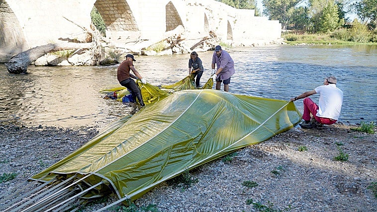 Un globo aerostático termina en el Pisuerga a su paso por Simancas y una ocupante resulta herida
