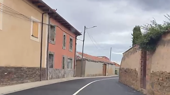 La nueva carretera de un pueblo de León en la que es imposible no cometer una infracción