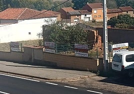 Pancartas en Valverde de la Virgen.
