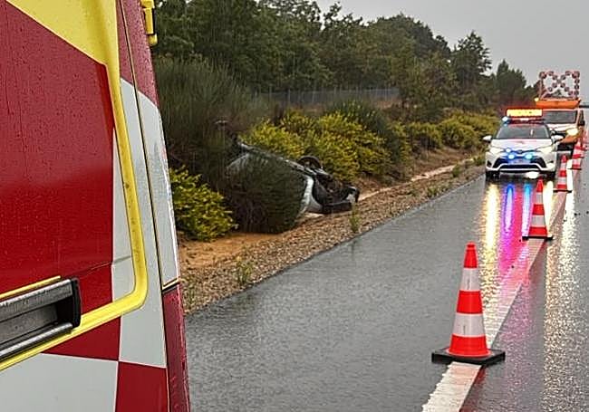 Conos en el arcén por precaución con el resto de vehículos.