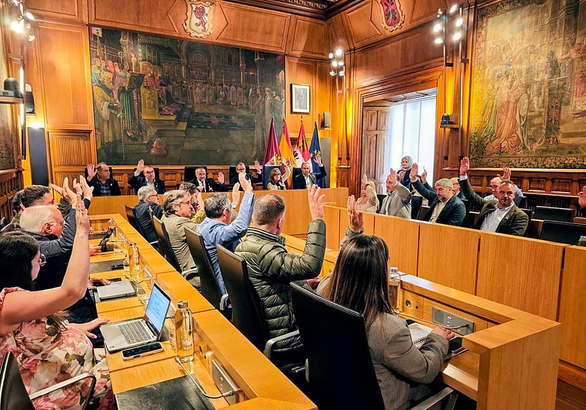 Pleno extraordinario celebrado este lunes.