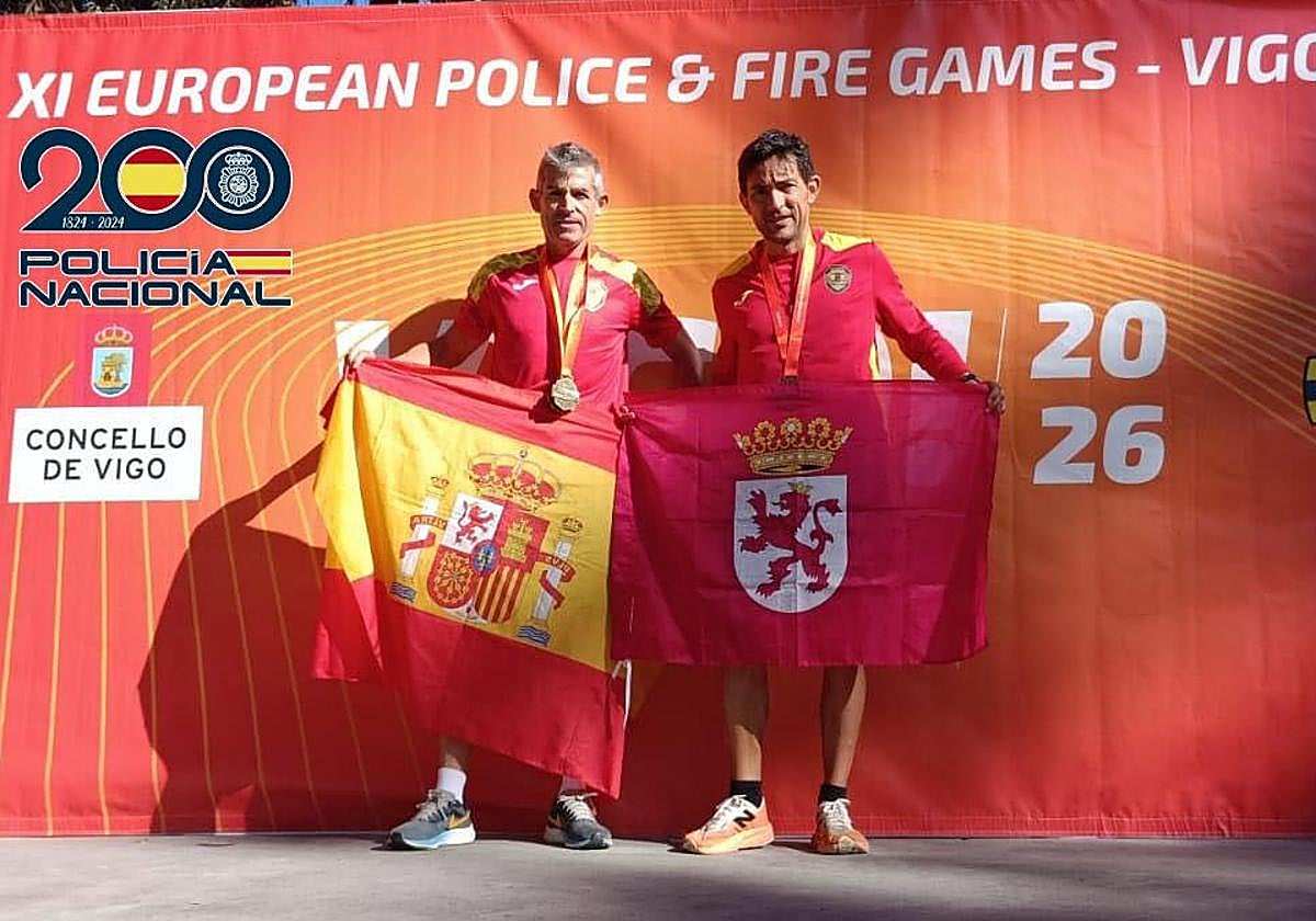 Imagen de Ángel Martínez t Héctor Pertejo junto con sus medallas en el campeonato europeo.